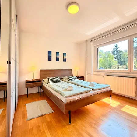 Villa Townhouse With Parking *